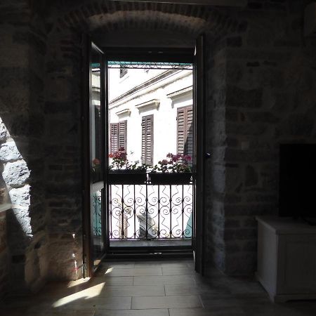 Apartaments Charlie Chaplin Kotor Luaran gambar