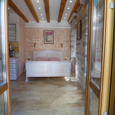 Apartaments Charlie Chaplin Kotor Luaran gambar