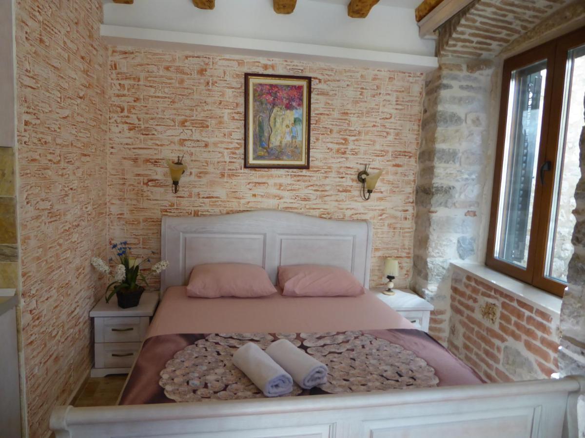 Apartaments Charlie Chaplin Kotor Luaran gambar