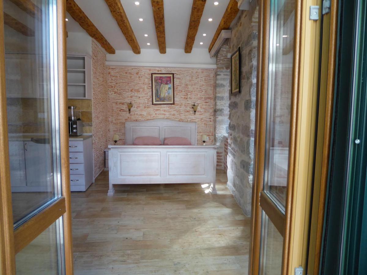 Apartaments Charlie Chaplin Kotor Luaran gambar