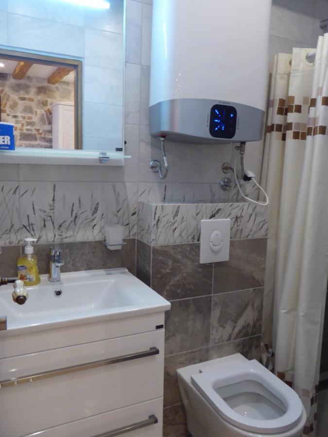 Apartaments Charlie Chaplin Kotor Luaran gambar